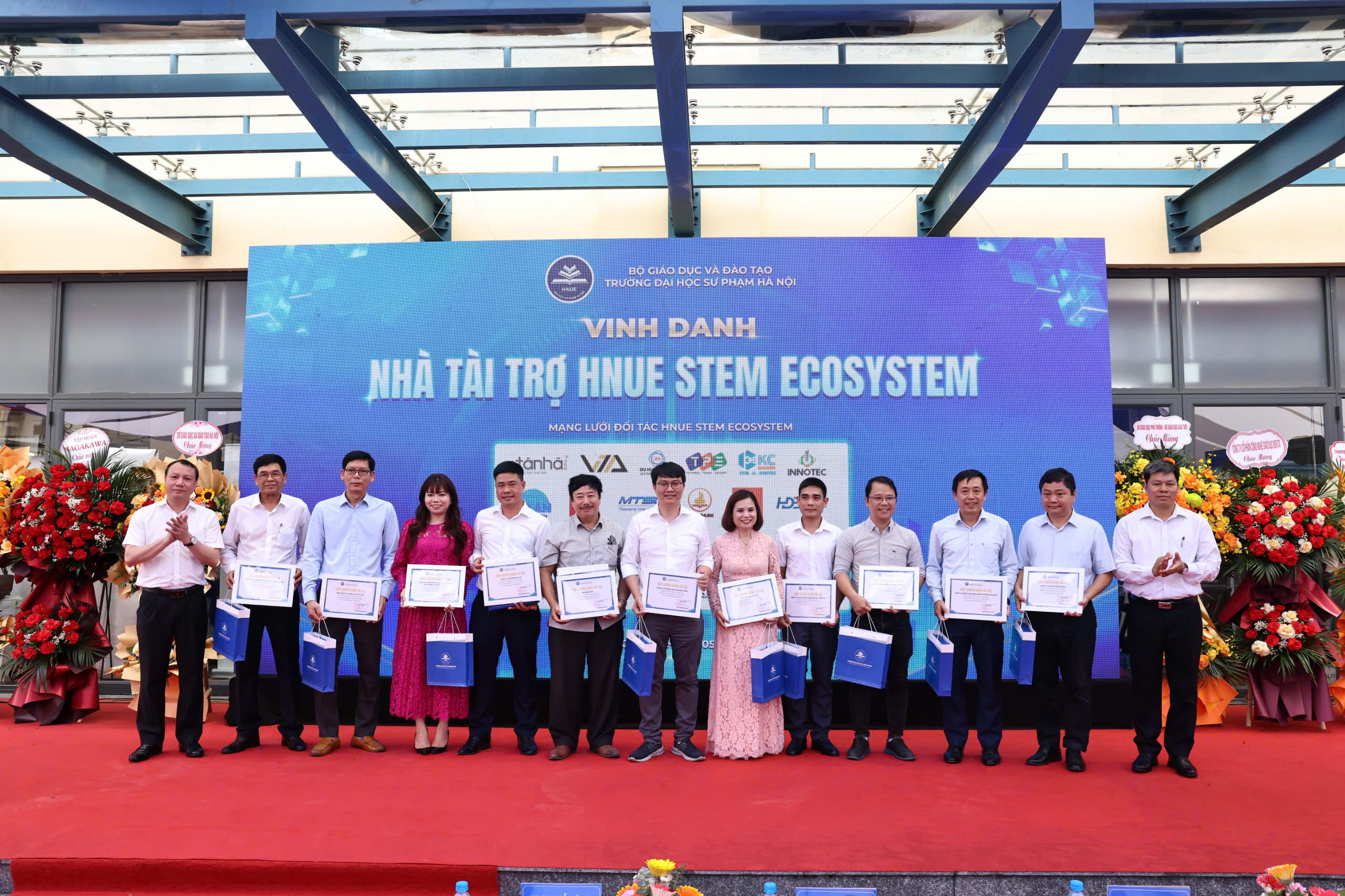 hệ sinh thái STEM